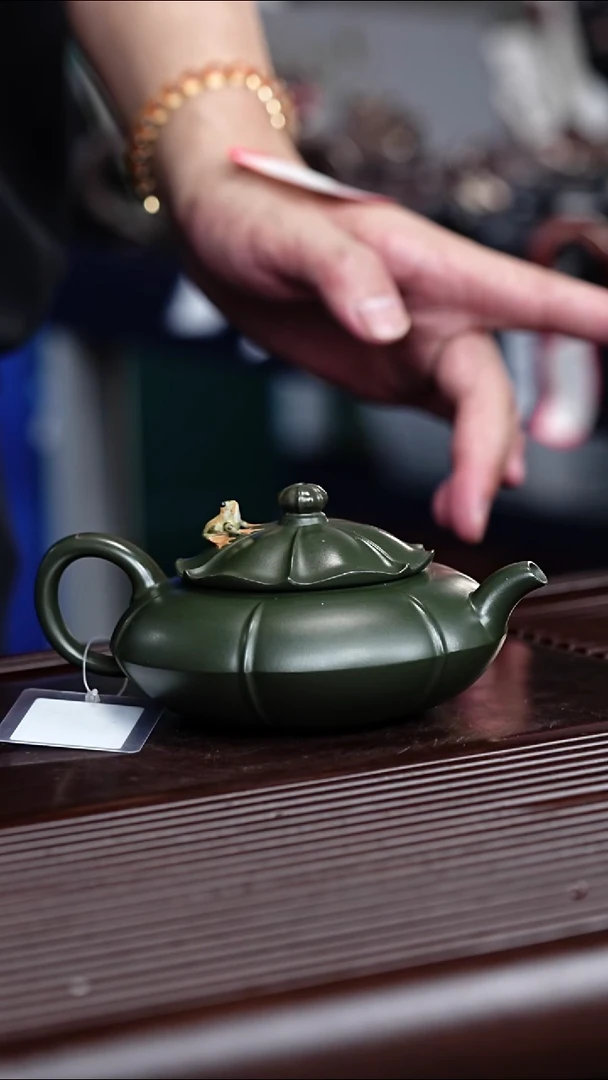 茶壶紫砂宜兴紫砂 青蛙莲子壶绿泥 400