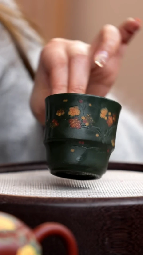 【闪购商品】紫砂茶壶老绿泥竹节杯彩刻梅花