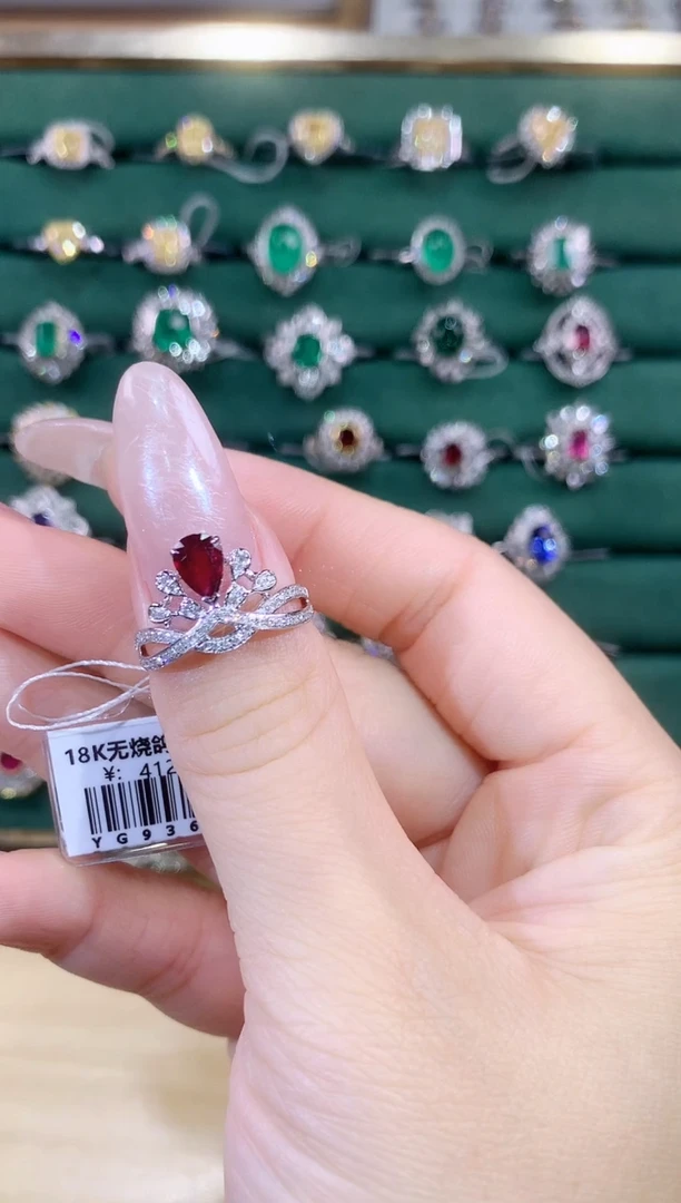 18K金镶嵌戒指红宝石戒指