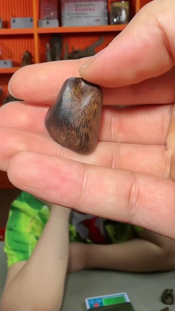 沉香手把件56号沉水瘤疤多样性发一