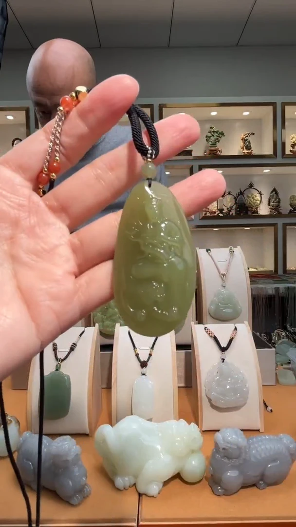 颈饰未镶嵌和田玉1