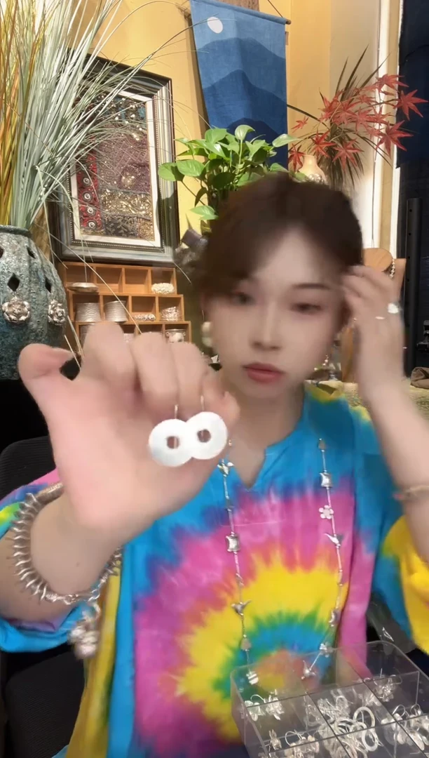 无925银充**光耳饰