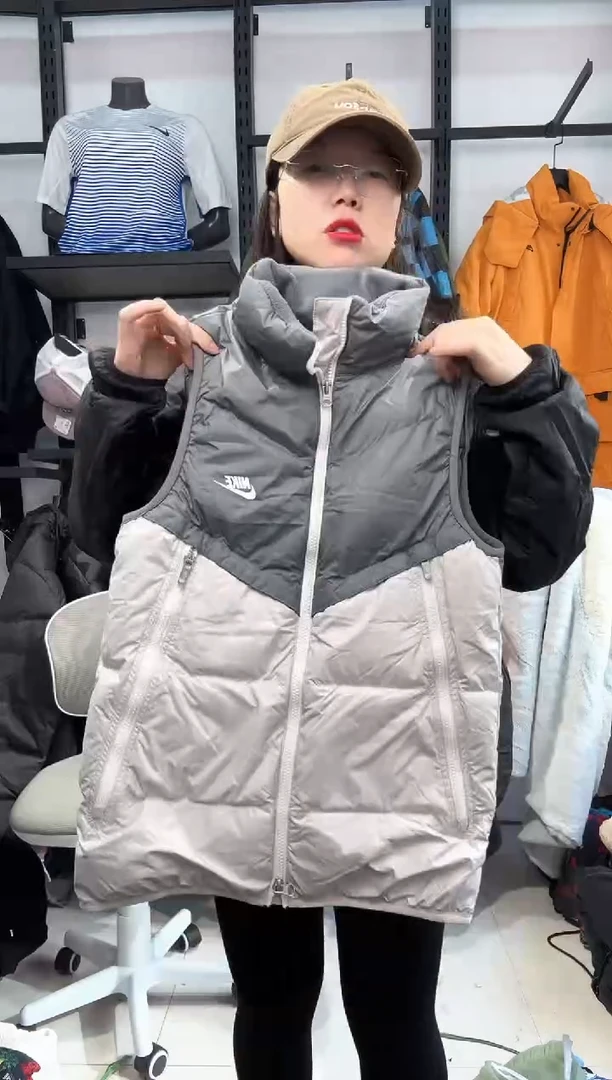 2352 编码  瑕疵直播间过款为准 尺码  · xs