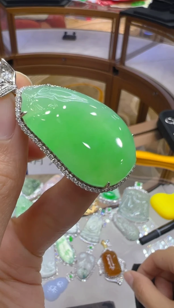 吊坠(不含链)18K金镶嵌翡翠多样性团购发一件