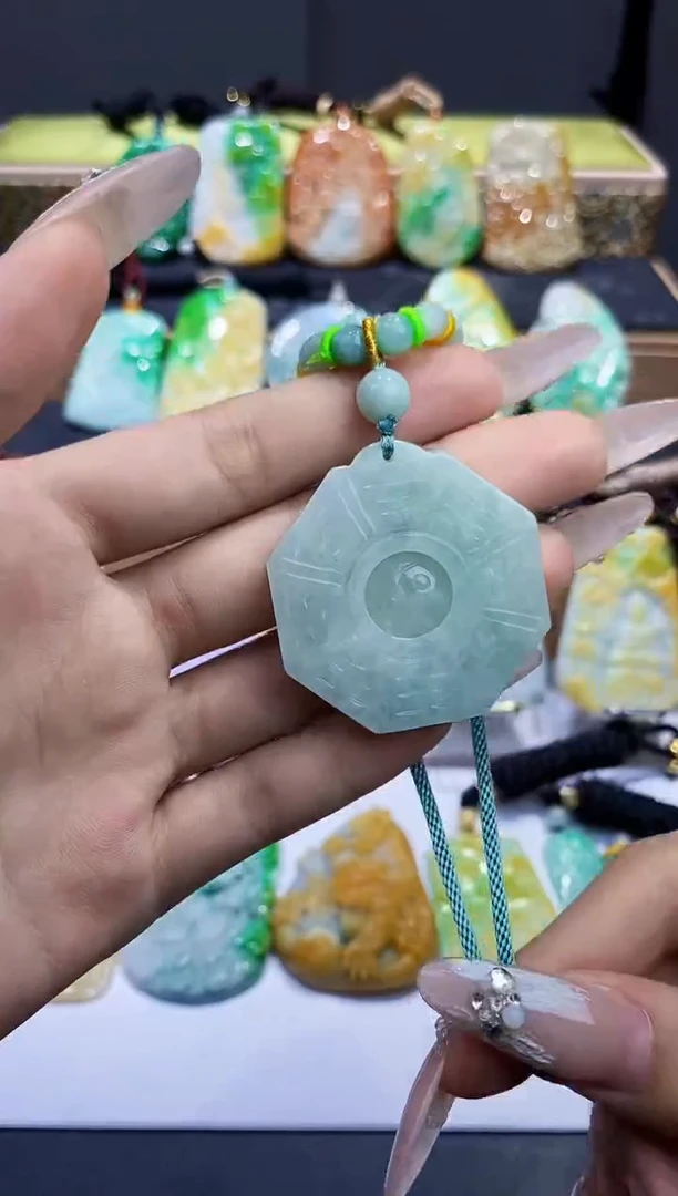 翡翠未镶嵌颈饰翡翠A货