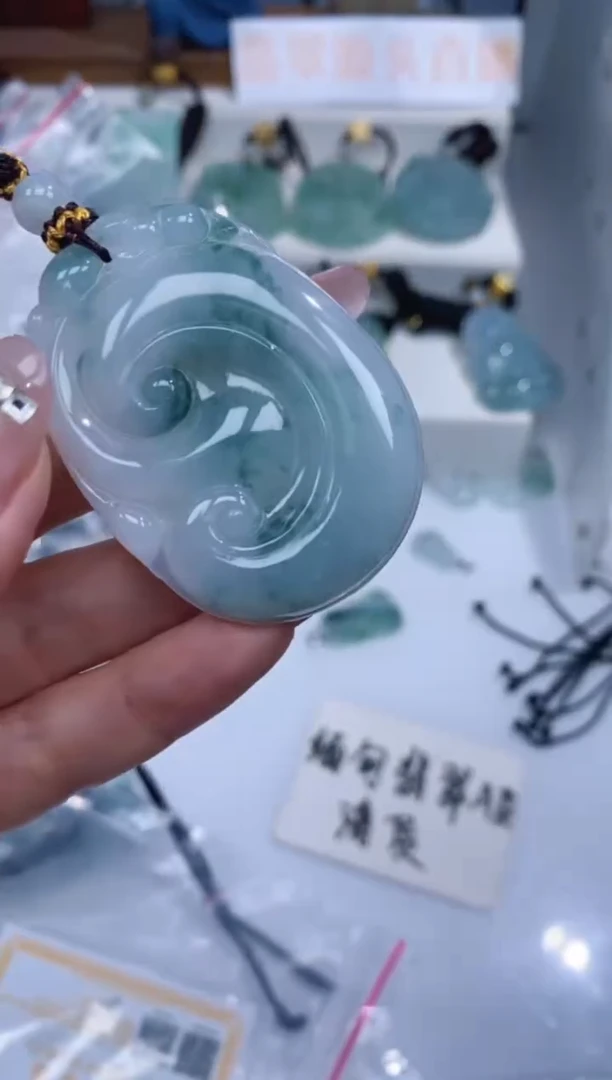 颈饰未镶嵌翡翠吊坠