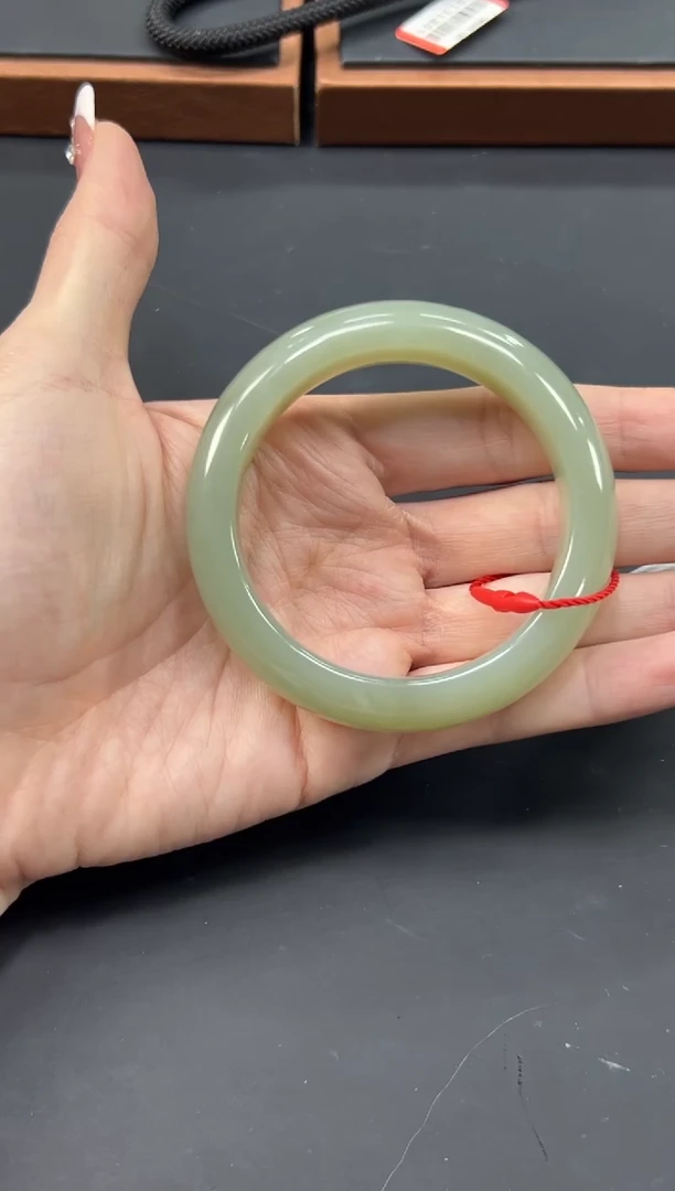 【闪购商品】和田玉手镯未镶嵌且末微色差近矿55手镯