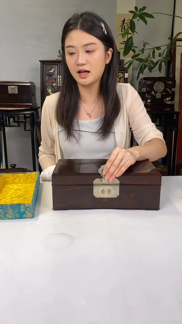 红酸枝木类端景台首饰盒