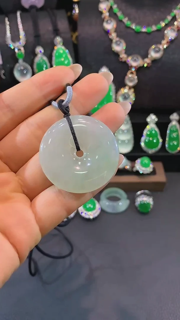 吊坠(不含链)18K金镶嵌翡翠吊坠