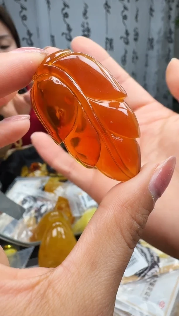 【闪购商品】琥珀裸石未镶嵌挂坠