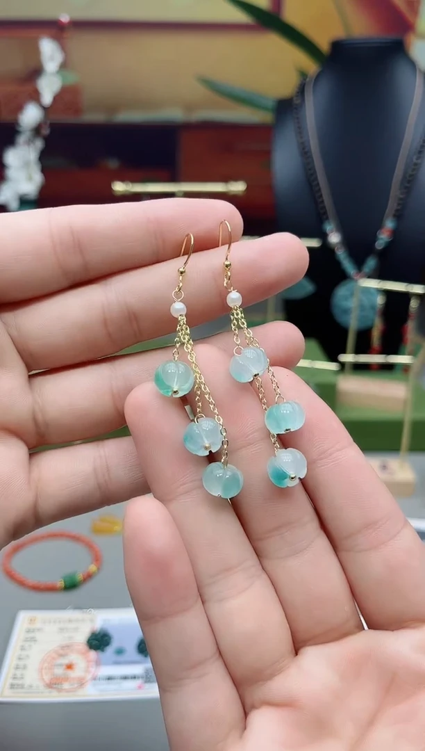 未镶嵌石英质玉（天山翠）耳钉000000