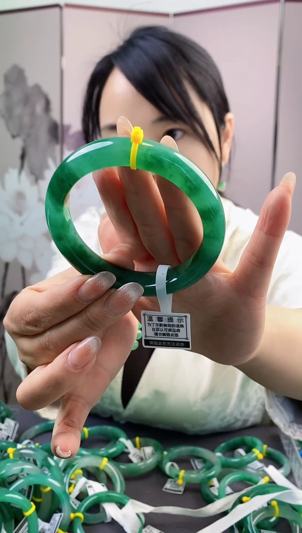 【闪购商品】石英质玉手镯未镶嵌031