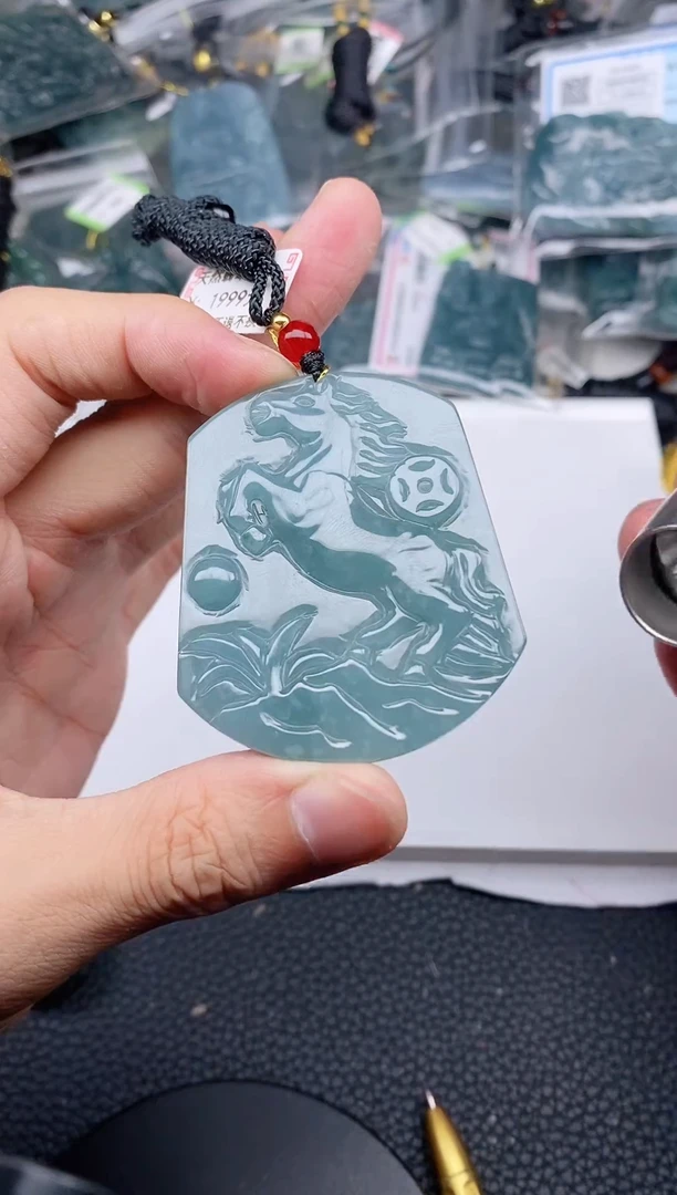 颈饰未镶嵌翡翠