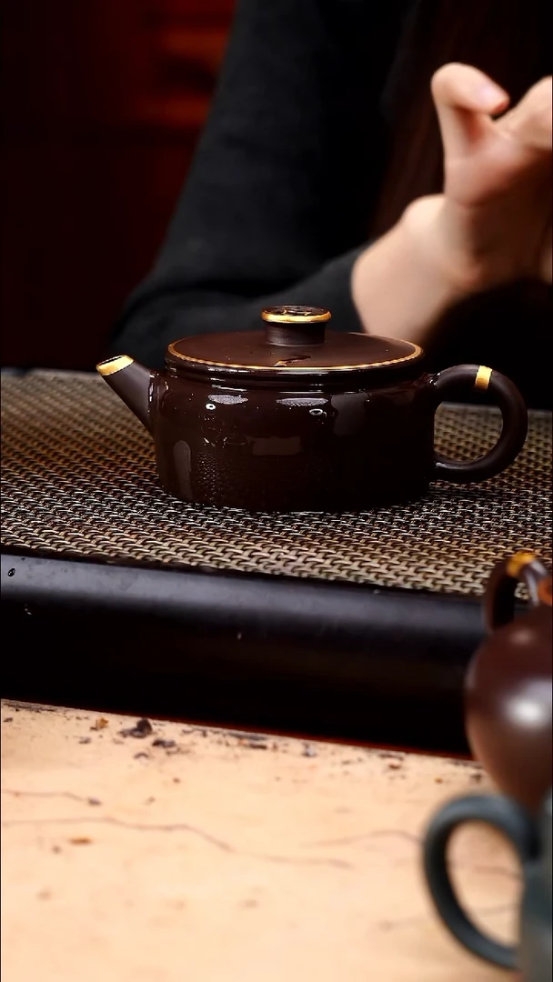 茶壶紫砂四号井茄皮紫泥描金钱币钮汉瓦160cc