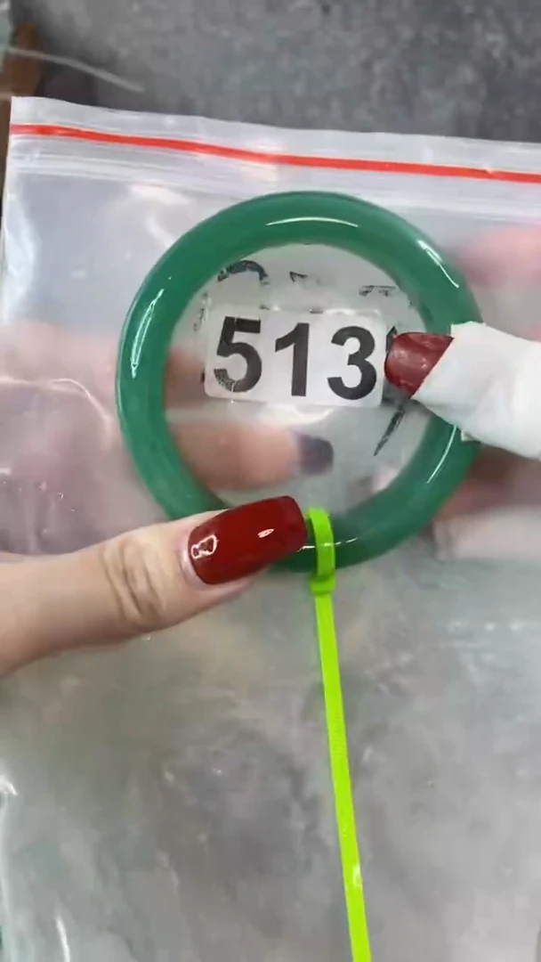 【闪购商品】石英质玉手镯未镶嵌57+513