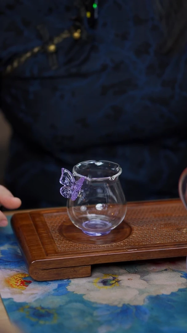 紫色  蝴蝶 花口  杯