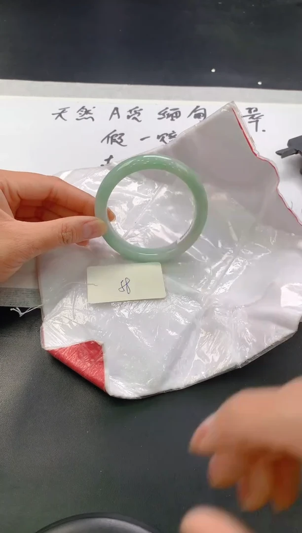 翡翠手镯未镶嵌110