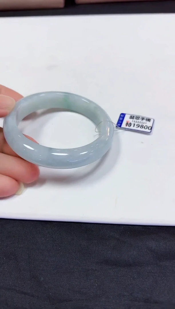 颈饰未镶嵌翡翠手镯56