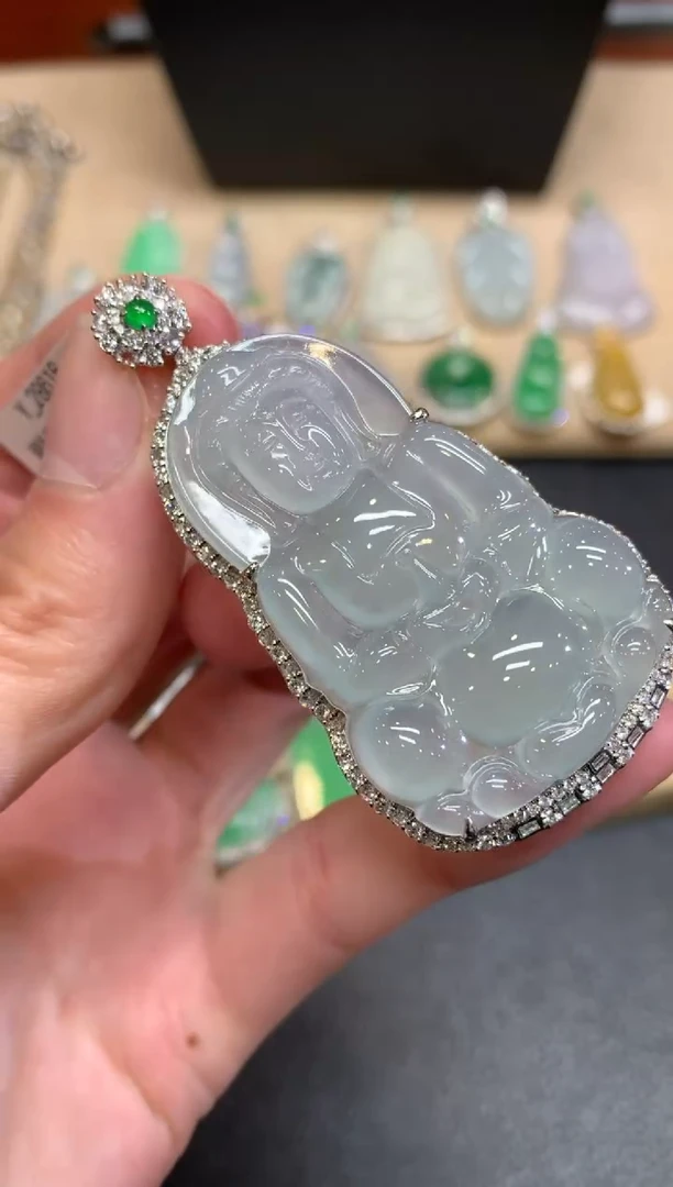 【闪购商品】翡翠颈饰18K金镶嵌观音【无服务费】