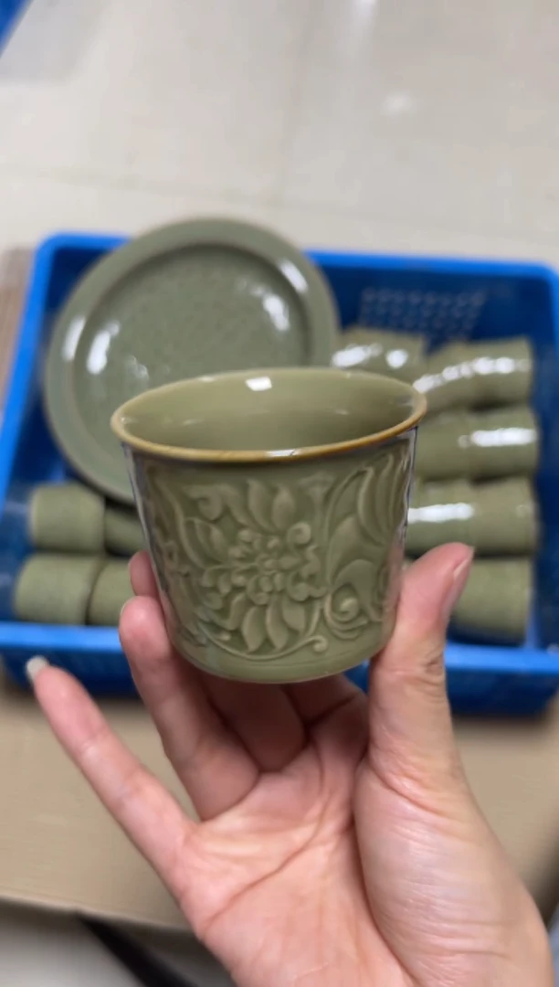陶瓷橄榄绿金银花主人杯