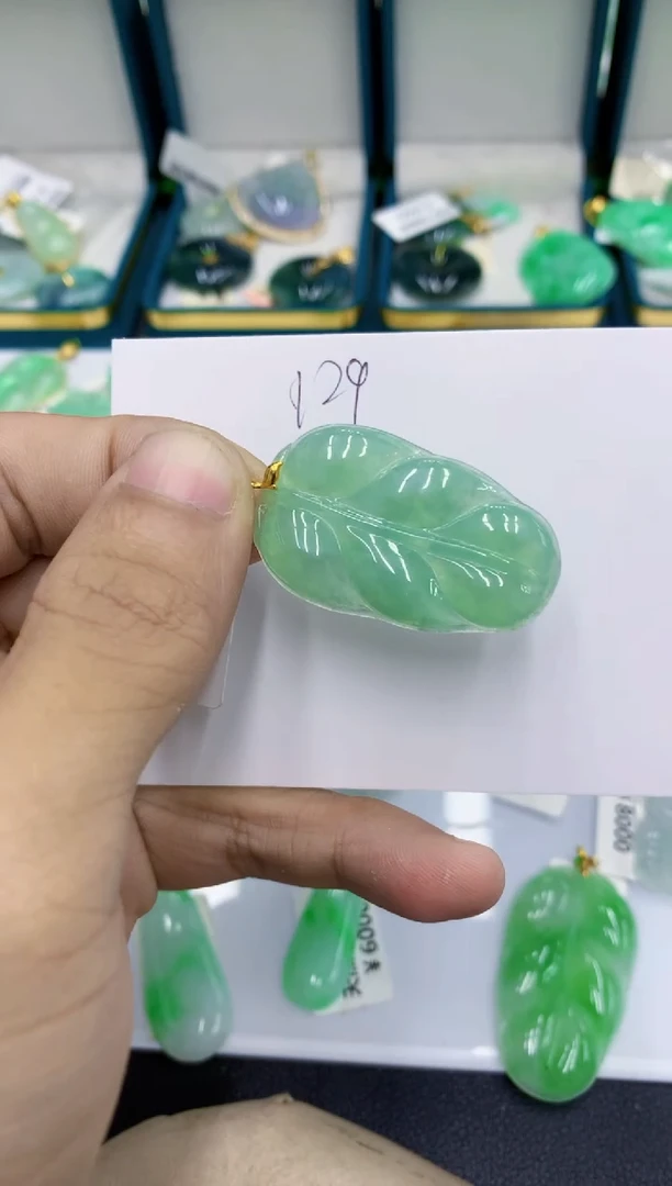 颈饰18K金镶嵌翡翠1111111111
