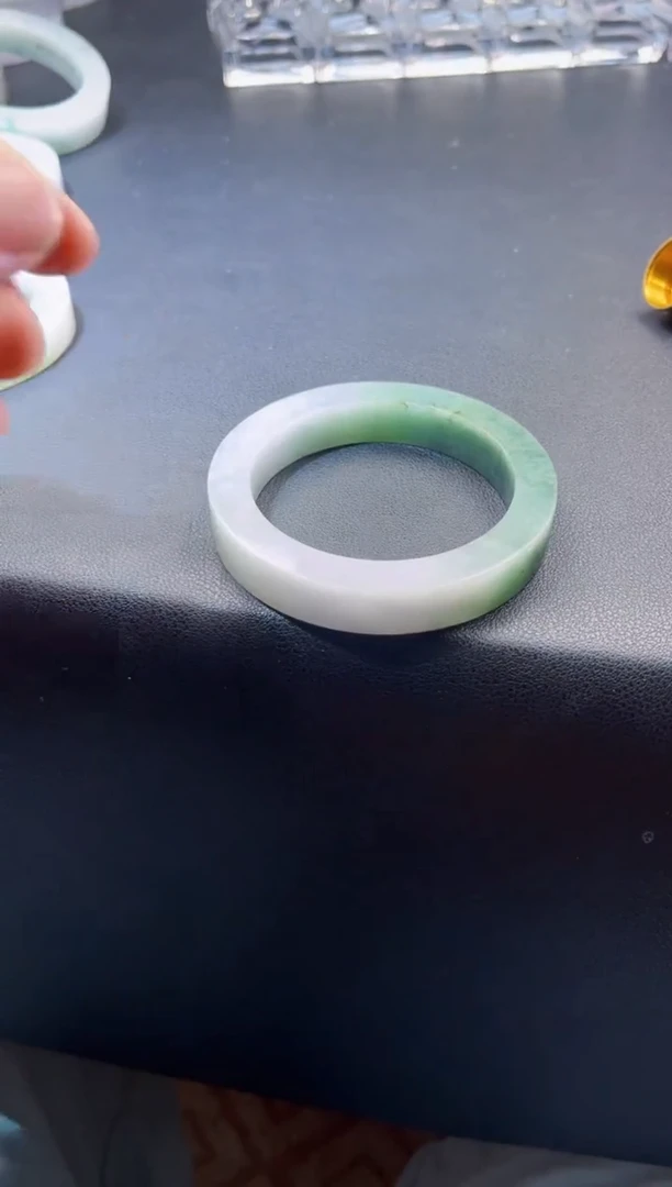 未镶嵌定制翡翠翡翠手镯