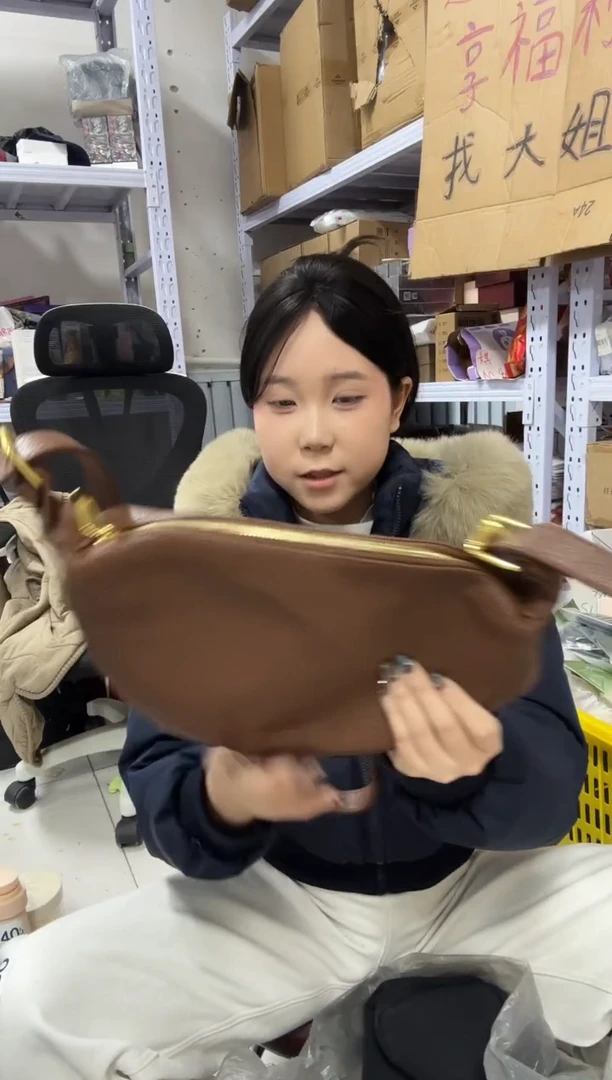 PVC点点小红心 关注主播