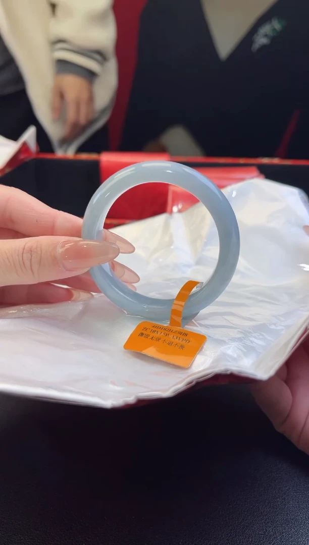 【闪购商品】翡翠手镯未镶嵌15翡翠手镯(微瑕）