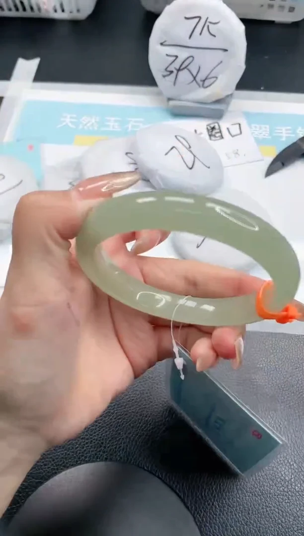 【闪购商品】石英质玉手镯未镶嵌4S277-64