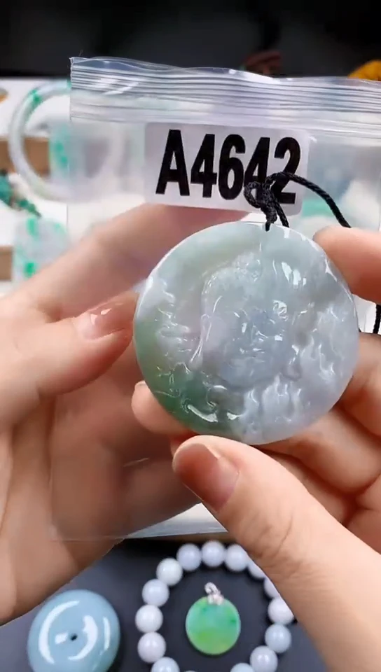 颈饰未镶嵌翡翠天然翡翠吊坠挂件