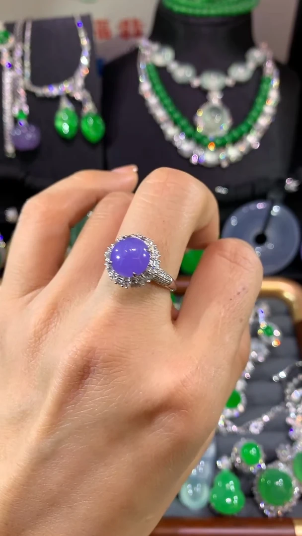 18K金镶嵌戒指翡翠戒指