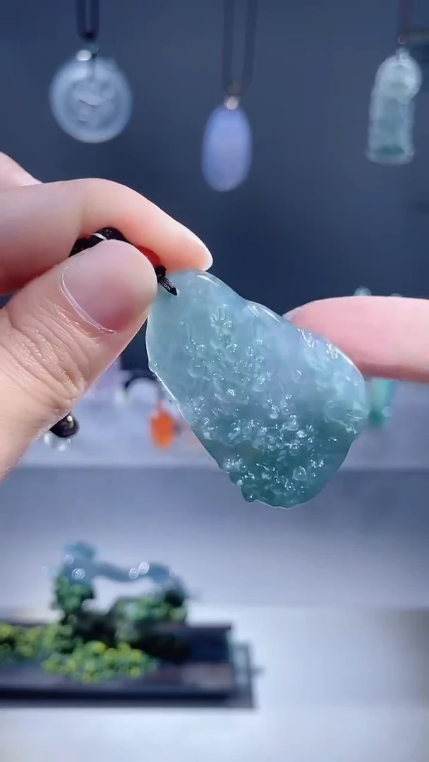 翡翠未镶嵌颈饰花牌