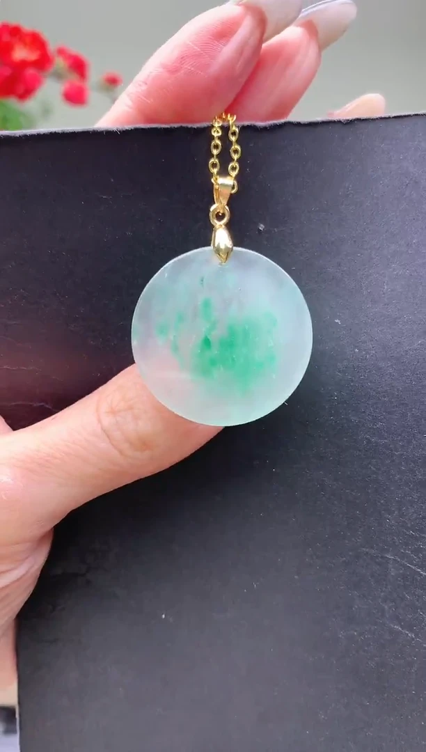 颈饰未镶嵌石英质玉无事牌