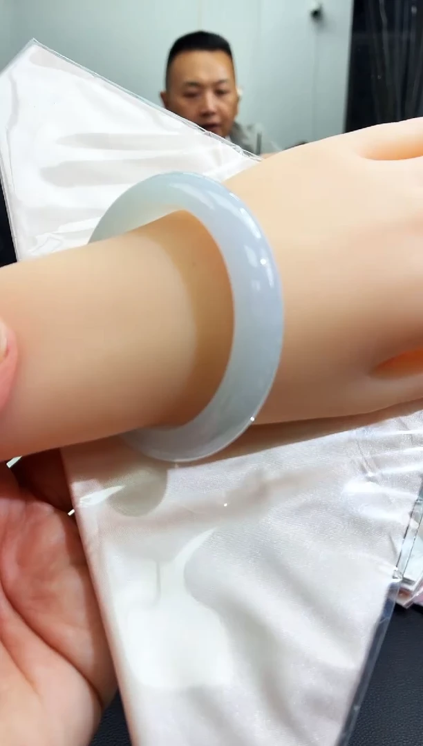 未镶嵌手镯翡翠缅甸翡翠手镯