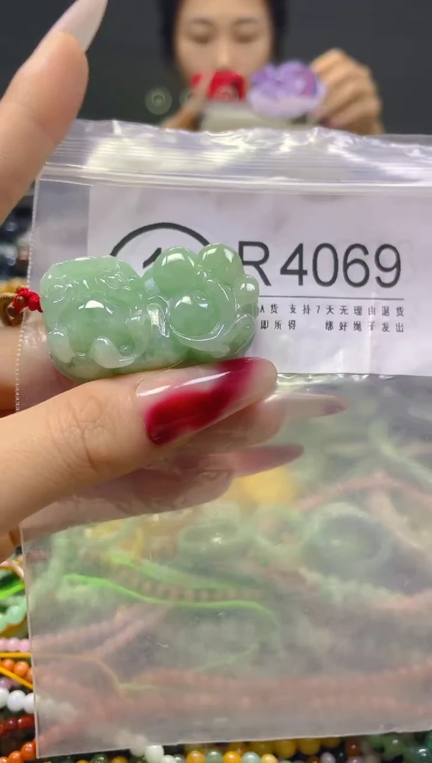 颈饰未镶嵌翡翠/R/翡翠A货，一件也是批发价