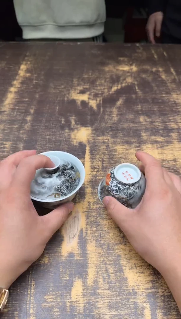 是**啊（预售）青衿堂墨彩鱼龙变化（盖碗+压手杯）