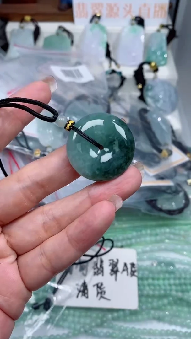颈饰未镶嵌翡翠吊坠