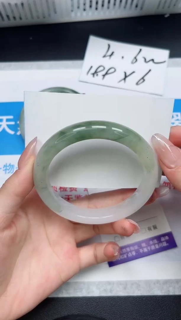 【闪购商品】石英质玉手镯合金182