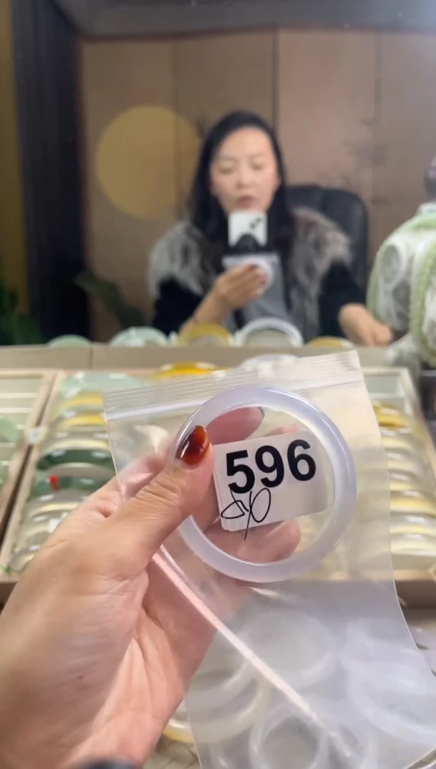 手镯玛瑙/玉髓未镶嵌596