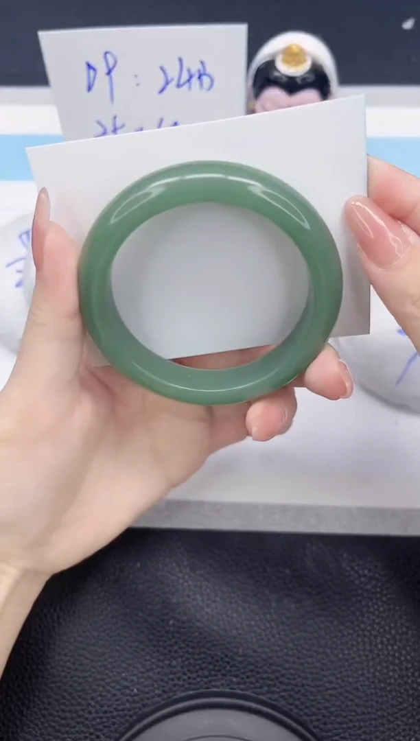 未镶嵌手镯石英质玉73-56.4