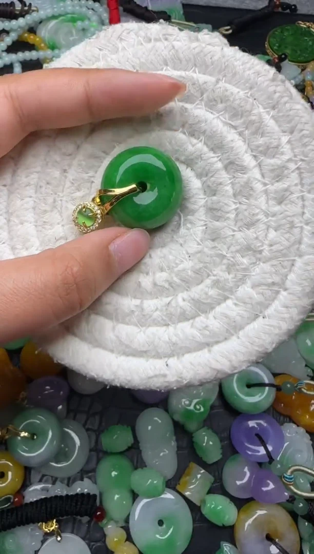 颈饰未镶嵌翡翠缅甸翡翠吊坠