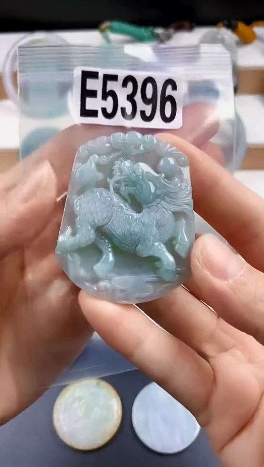 颈饰未镶嵌翡翠天然翡翠吊坠挂件