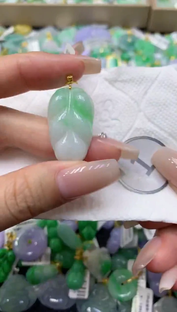 颈饰18K金镶嵌翡翠天然缅甸翡翠A货