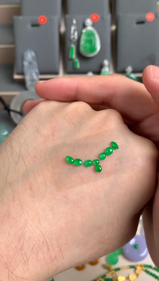 未镶嵌定制翡翠裸玉