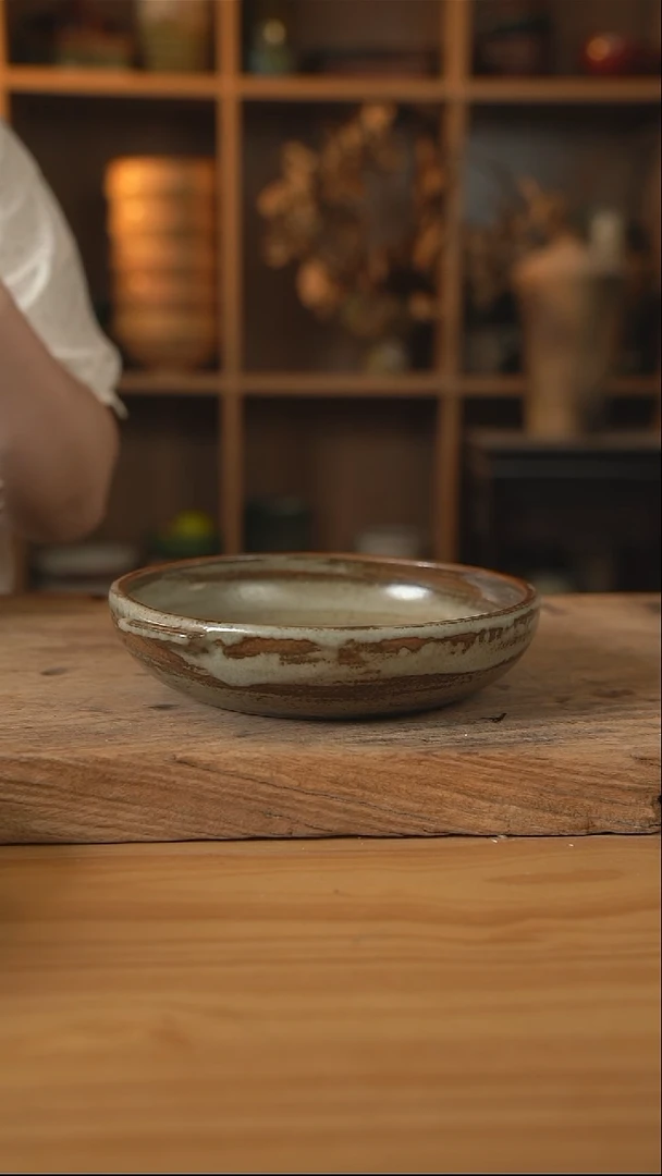 岁月风情的8英寸双耳盘