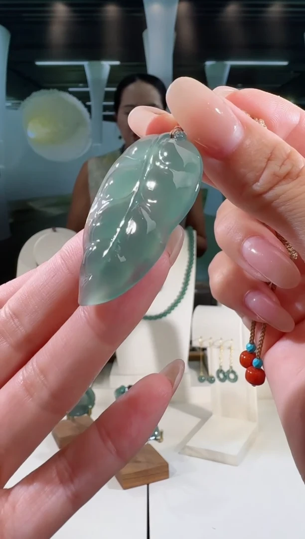 翡翠未镶嵌吊坠(不含链)叶子