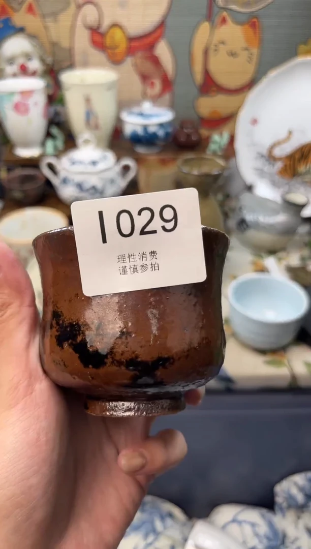 瓷片圣**哥    I029