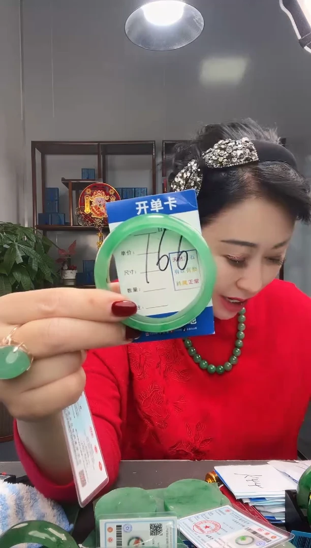 【闪购商品】石英质玉手镯未镶嵌非洲翠