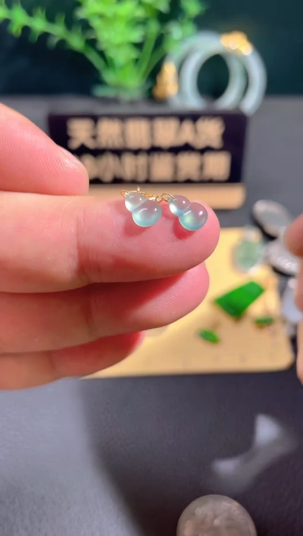 翡翠18K金镶嵌颈饰翡翠