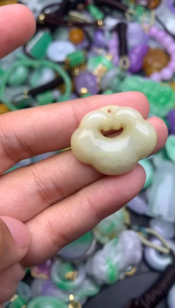 颈饰未镶嵌翡翠天然缅甸翡翠吊坠